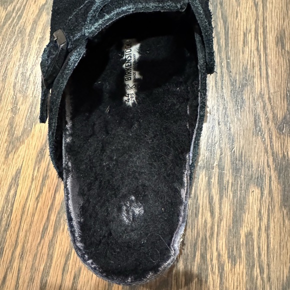 Birkenstock Boston Shearling Clogs in black. Size 44 - Picture 3 of 6